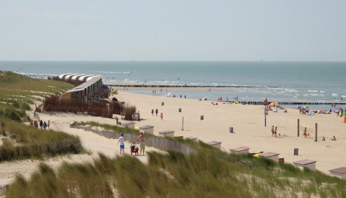 Bijzondere panorama huisjes op het strand in Zeeland op ...