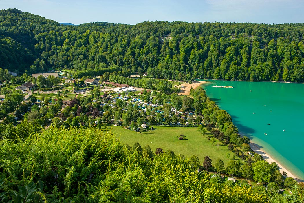 4**** Camping Domaine de Chalain Jura Frankreich CampingDreams