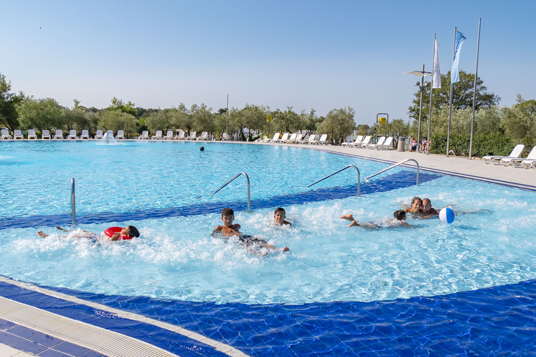 Camping Polari! Kristalhelder zout water in de zee, verfrissend zoet water in het zwembad en