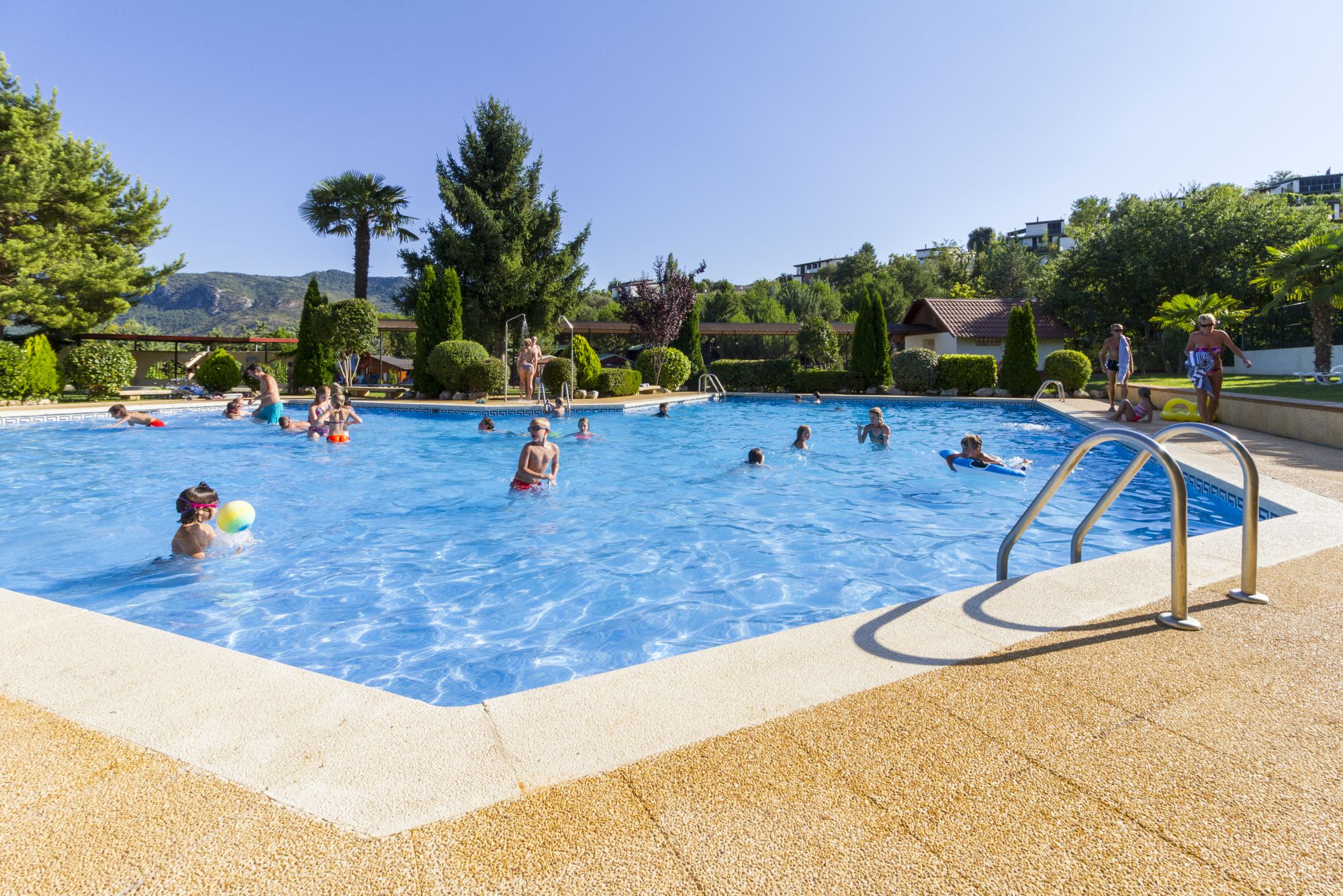 Camping Lago Barasona, en el corazón del Pirineo aragonés, para disfrutar la montaña en familia Camping Lago Barasona, en el corazón del Pirineo aragonés, para disfrutar la montaña en familia